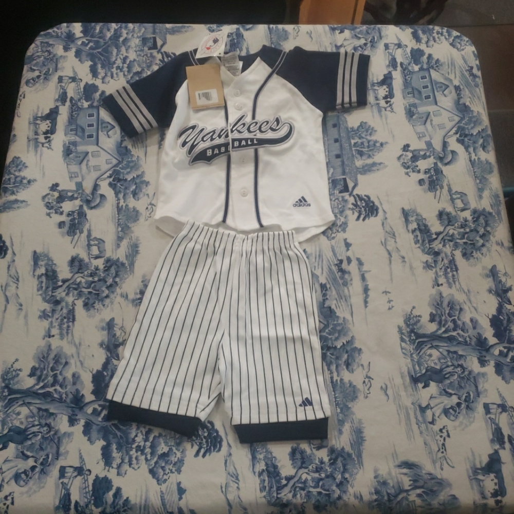 NWT Adidas New York Yankees baby 2 piece outfit